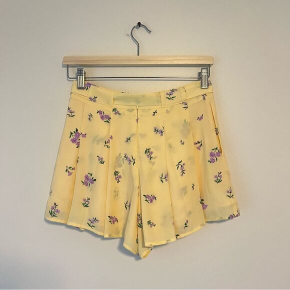 Aritzia Sunday Best Westley Pleated Short Pastel Yellow Size - Picture 9 of 10